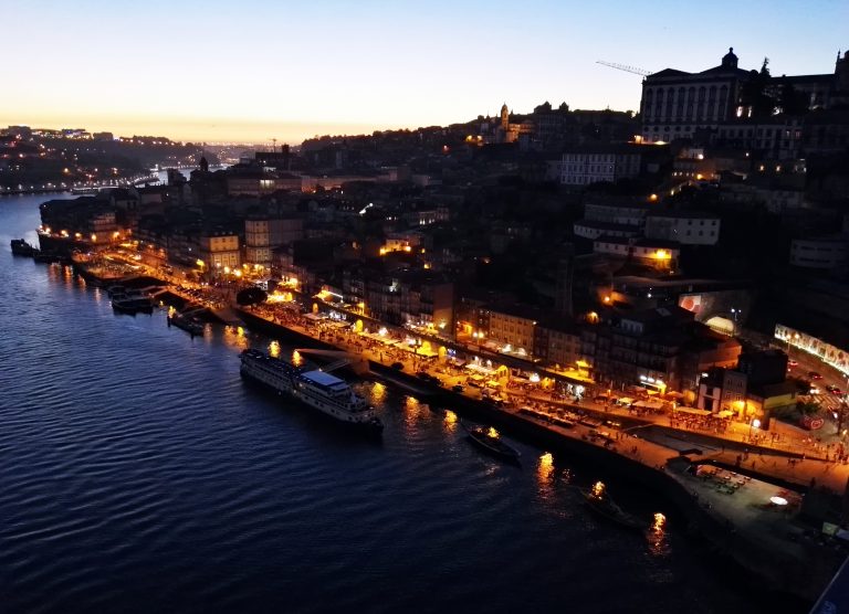 Ruta por el norte de Portugal: de Braganza a Oporto - Ribeira de noche, Oporto