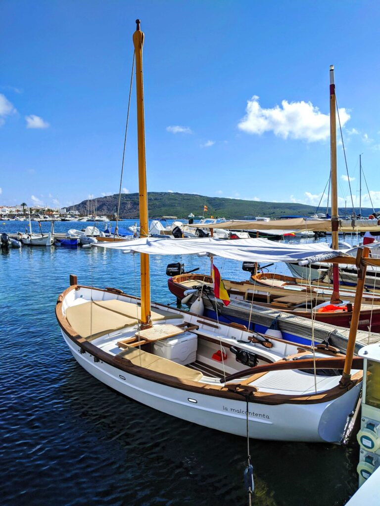 Alquilar un llaut en Menorca