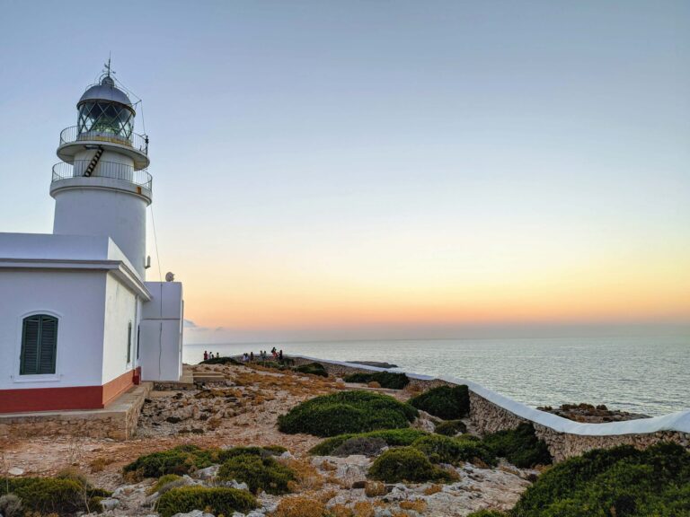 Faro de Cavallería, Menorca - www.aviajara.com